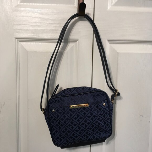 Tommy Hilfiger Jaquard Crossbody Navy Purse NWOT - Picture 2 of 9